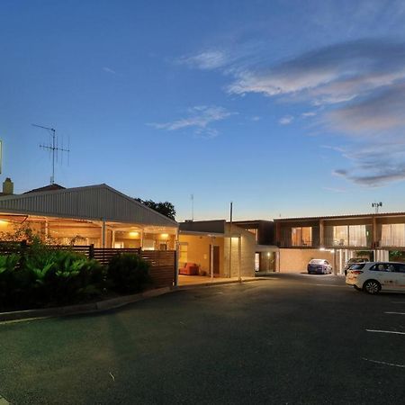 Court Street Motel พาร์กส์ ภายนอก รูปภาพ