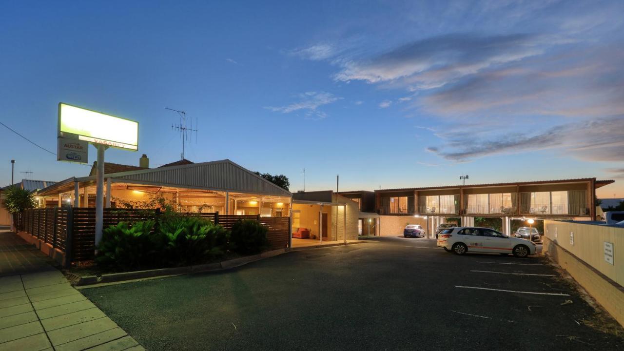 Court Street Motel พาร์กส์ ภายนอก รูปภาพ