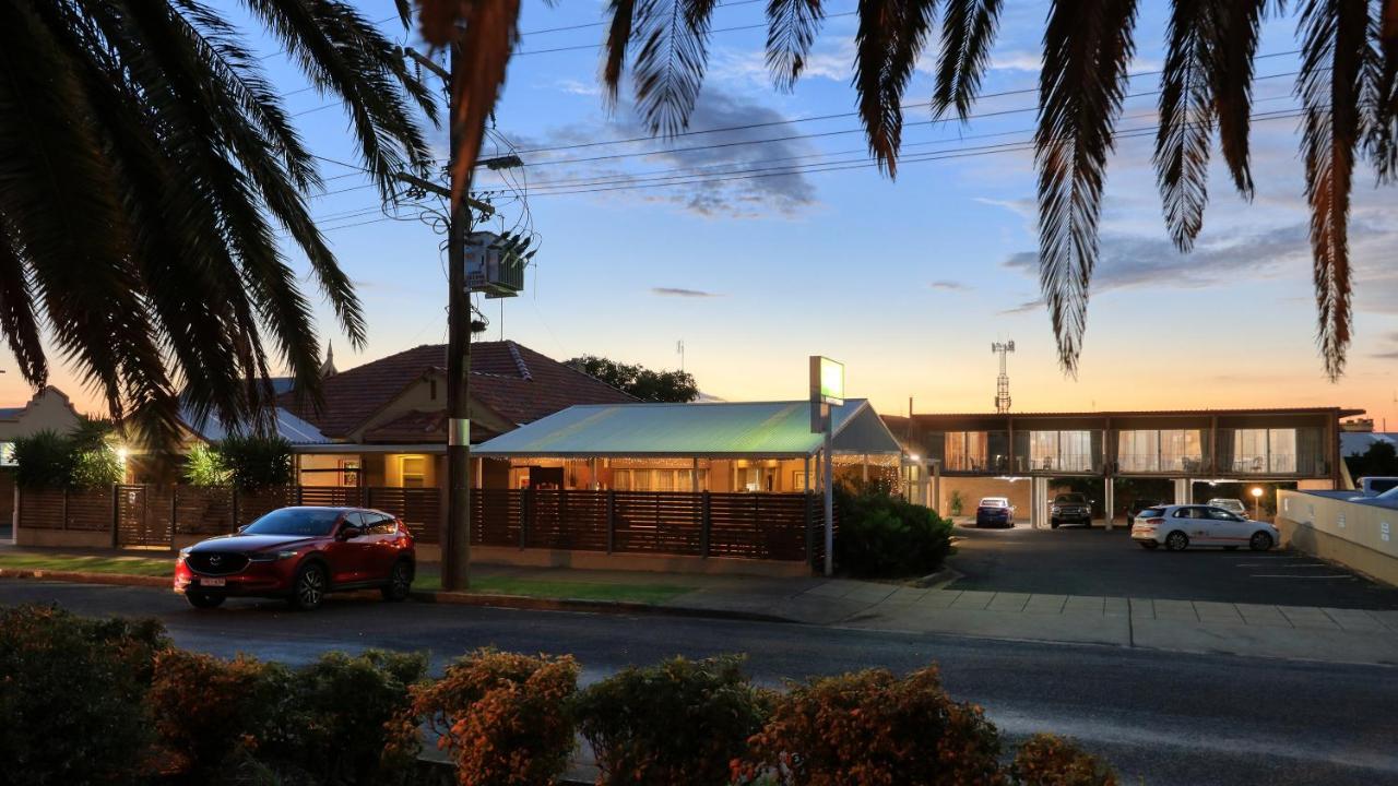 Court Street Motel พาร์กส์ ภายนอก รูปภาพ