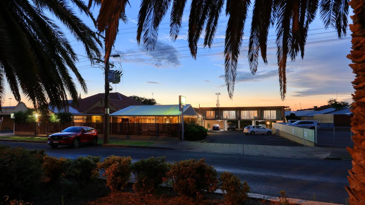 Court Street Motel พาร์กส์ ภายนอก รูปภาพ